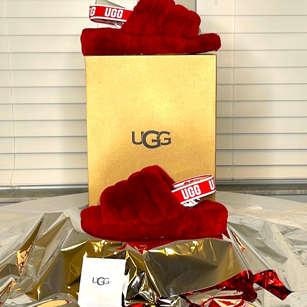 Ugg fluffy slides